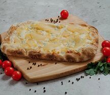 Пицца римская с грушей и горгонзолой