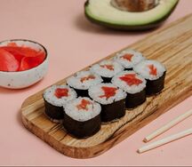 Классический ролл с помидором. • 110 г • 8 шт