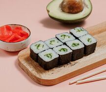 Классический ролл с огурцом