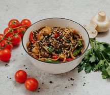 WOK гречневый с курицей
