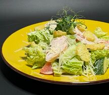 Салат Цезарь с креветками