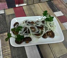Грибочки с луком