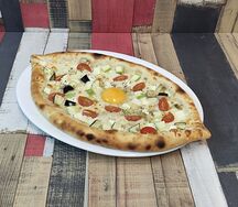 Хачапури по-аджарски с овощами