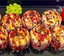 Запеченный ролл с кальмаром