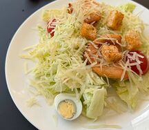 Салат Цезарь с курицей