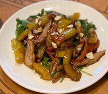Тёплый салат с курицей