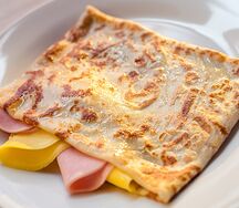 Блин с ветчиной и сыром