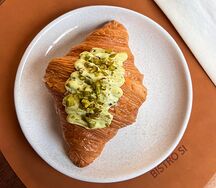 Круассан фисташковый