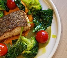 Черная треска с брокколи и крем-морковью