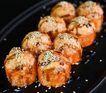 Запеченный ролл с лососем