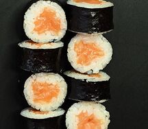Маки с лососем