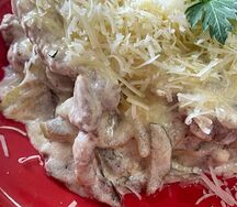Бризоль с шампиньонами и маринованными огурцами