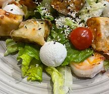 Салат с креветками, баклажанами и сыром