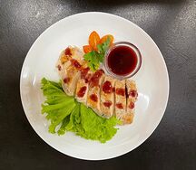 Шелковая куриная грудка сувид с ягодным соусом
