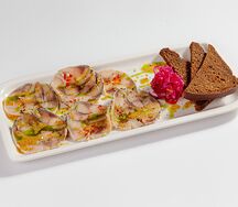 Шкиперская закуска-рулет из скумбрии