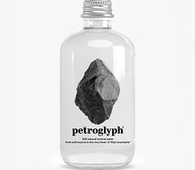 Вода негазированная Петроглиф в стекле