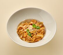 Паста с курицей и грибами