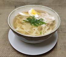Куриный бульон с яйцом