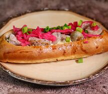 Пирог с говяжьей колбаской