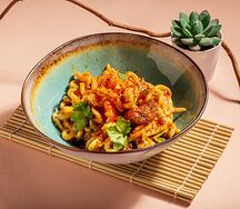 Лапша с курицей и креветками