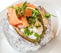 Картофель из печи с лососем