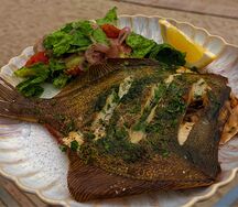 Камбала с овощами