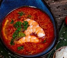 Том ям с морепродуктами