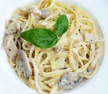 Феттуччине с курицей и грибами