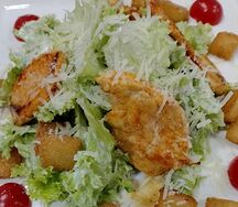 Салат Цезарь с курицей