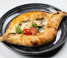 Лодочка с курицей и грибами