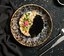 Оливье с креветками и цедрой лимона 