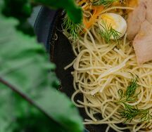 Куриный суп с перепелкой и лапшой