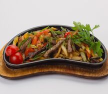 Сковородочка с телятиной и овощами