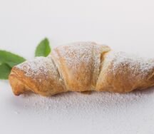 Круассан со сгущёнкой