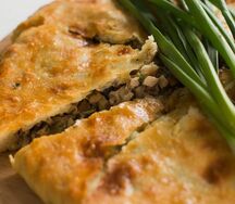 Осетинский пирог с курицей и грибами