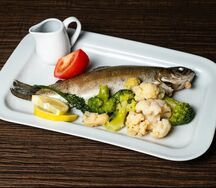 Форель отварная с цветной капустой