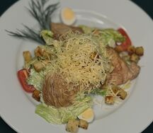 Салат Цезарь с курицей