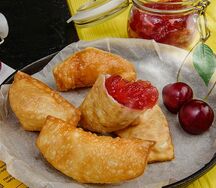 Мини-чебуреки с вишневым джемом