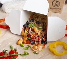 Фирменная лапша Том Ям с креветкой