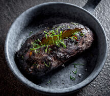 Картофель в углях с зеленым маслом