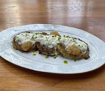 Оладьи из кабачков со страчателлой и щучьей икрой