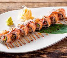 Ролл Опаленный лосось с трюфельным соусом