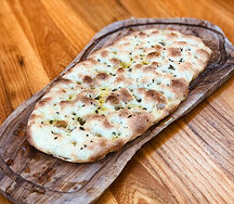 Фокачча с чесноком и розмарином