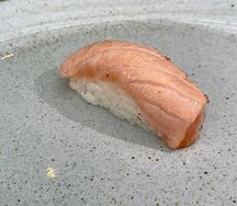 Суши Лосось опаленный