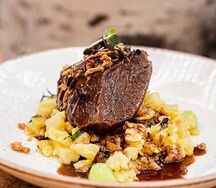 Говяжьи щёки с картофелем