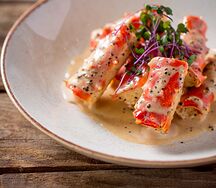 Фаланги краба с розовым перцем