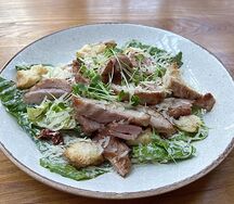 Цезарь гриль с курицей