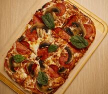 Римская пицца пепперони с грибами