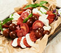 Плато Моцарелла фермерская с томатами