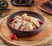 Салат Цезарь с креветками